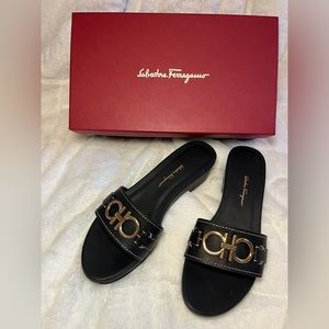 SALVATORE FERRAGAMO Luxe Leather Sandal Black Size 9